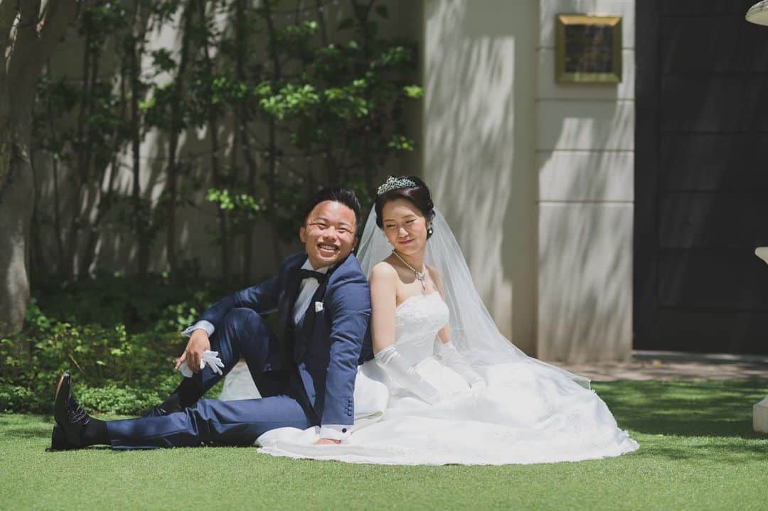 ArtGraceWeddingHillsさんのインスタグラム写真 - (ArtGraceWeddingHillsInstagram)「▼ キラキラなのは ステンドグラスとおひさま だけじゃあ ありません. 🌞 #洋装前撮り #photoby_ag_shinomiya」8月19日 10時31分 - artgraceweddinghills