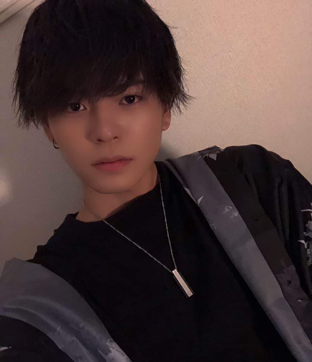のインスタグラム：「久しぶりに自撮りした🐉」