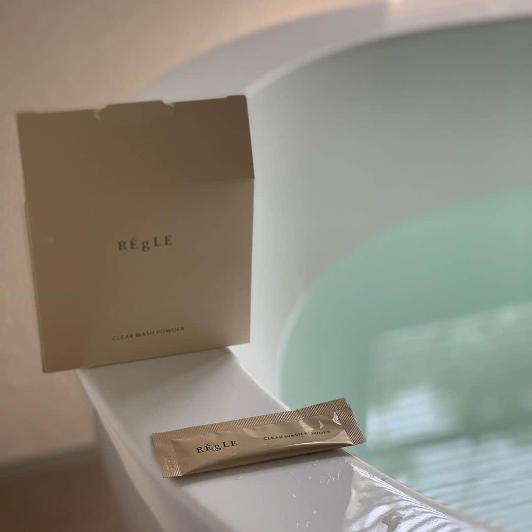 mitsuxmitsu24のインスタグラム：「Bath time  * * スキンケアの底上げに、 @regle_official 酵素洗顔パウダー でスッキリ！ 毛穴の汚れと古い角質にさようなら👋🏾 泡泡でさっぱりなのに突っ張らない。 化粧のノリもよくなるね。 * * #règle  #レグル #和漢のごほうび  #くすみ肌  #洗顔 #酵素洗顔パウダー  #無添加 #洗顔はスキンケアの基本 #pr」