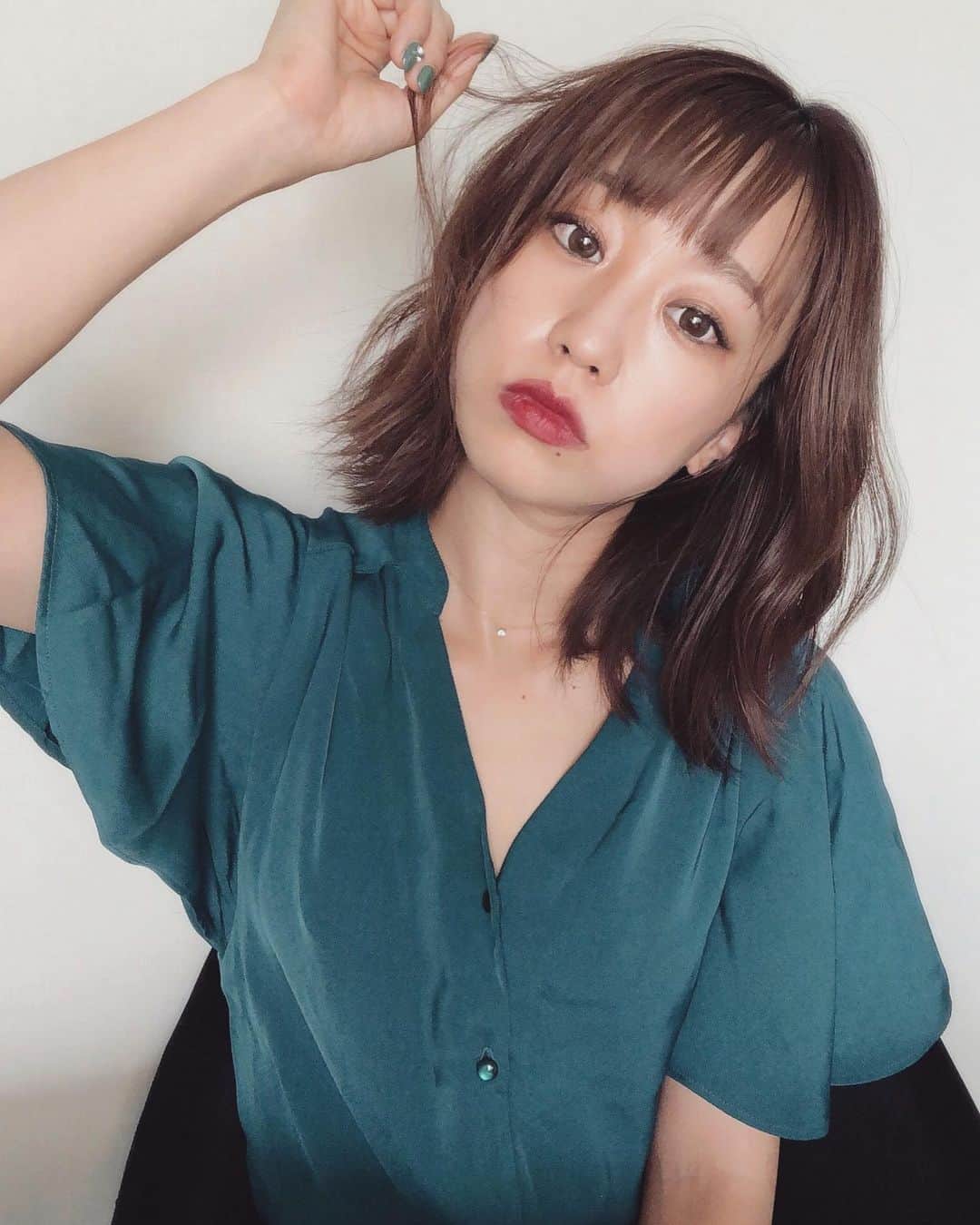 DJ YURiAのインスタグラム：「秋まだかな〜🍂﻿ ﻿ ﻿ ﻿ #髪の毛伸びてきた ﻿ #秋メイク」