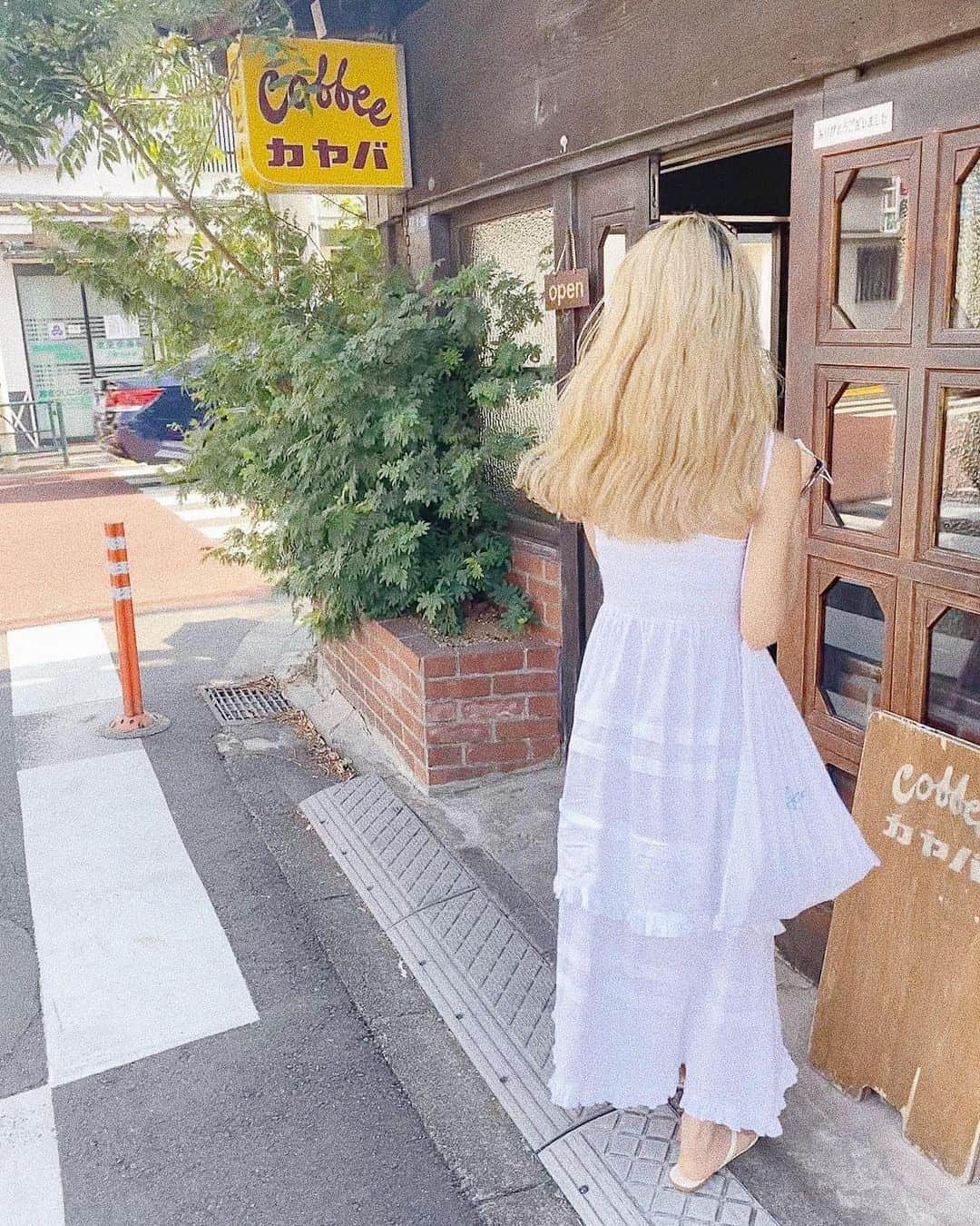 中谷愛のインスタグラム：「まっしろワンピースが おそろいだった昨日🦢..🤍 #ai__code」