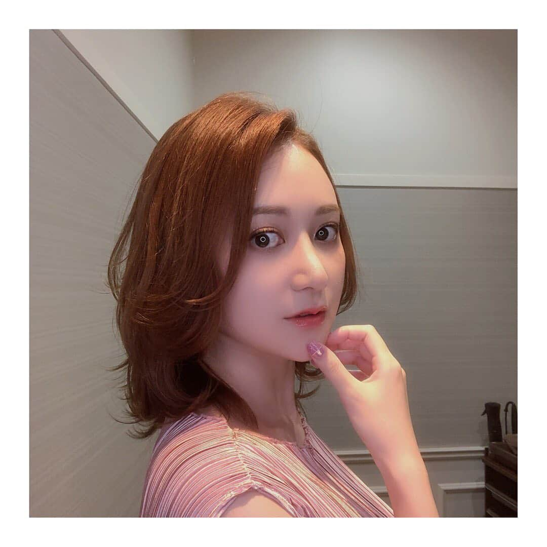 葉月ゆめさんのインスタグラム写真 - (葉月ゆめInstagram)「色落ちしても綺麗な色だったので 今回はリペアしました 🍊🍊 あとはいつものカットとトリートメントで 夏の紫外線で傷んだ髪が復活。 山根さん @yujiyamane いつも本当にありがとうございます ✨ #newhair #hairsalon #loana #loanaroppongi #ヘアサロン #美容院 #六本木 #ロアナ六本木」8月19日 11時13分 - yume_hazuki