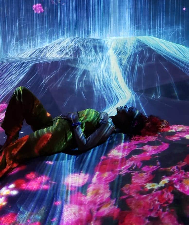 Crystal Kayさんのインスタグラム写真 - (Crystal KayInstagram)「Dreamlover come rescue me🦋  @teamlab_borderless @teamlab  #teamlabborderless #teamlab」8月19日 11時28分 - crystalkayofficial