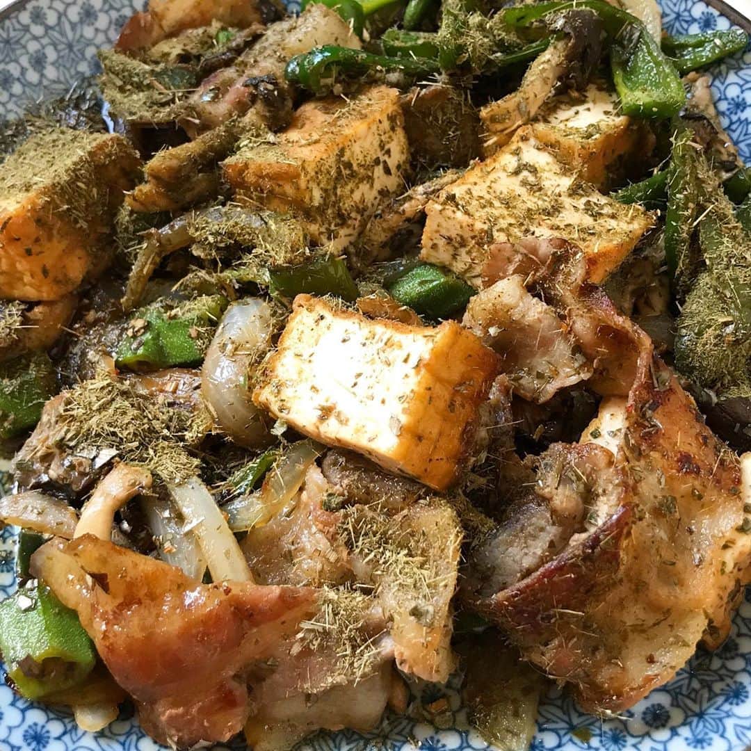 MOOMINのインスタグラム：「島豆腐肉野菜炒め 仕上げに月桃パウダーをたっぷり！ イイ匂い♪ いただきます！  #月桃ライフ」