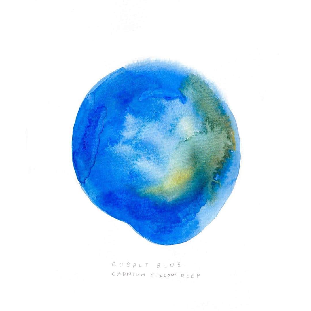 KEINA HIGASHIDEのインスタグラム：「#colorjournalproject ときどき、その日の気分で選んだ色を塗っていく実験をはじめることにした。きょうの気分はこんな色。  COBALT BLUE CADMIUM YELLOW DEEP  #colorjournal #watercolor #水彩 #watercolorpainting #journal」