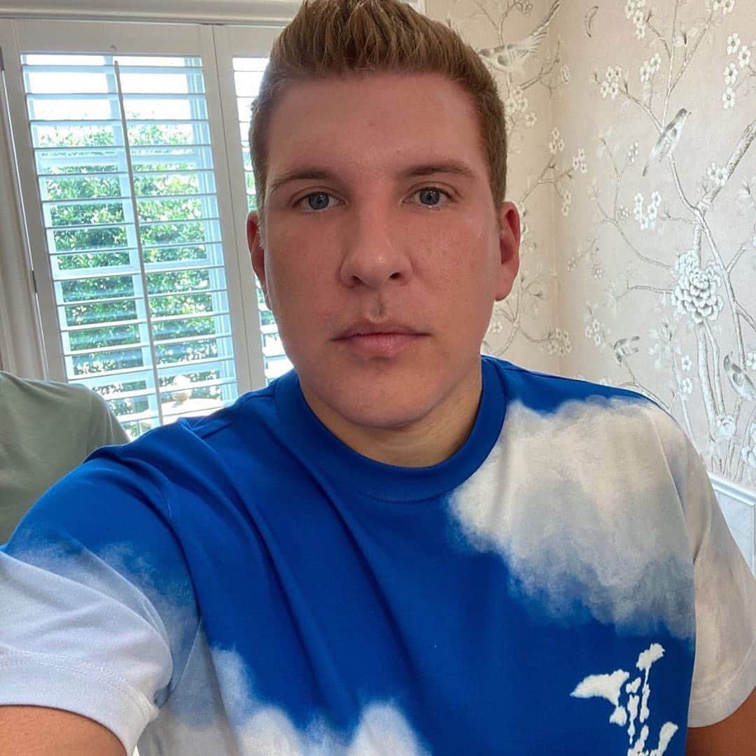 E! Onlineさんのインスタグラム写真 - (E! OnlineInstagram)「#ChrisleyKnowsBest's Todd Chrisley is addressing facelift speculation after some made comments about this ⬆️ selfie. Link in bio to see him face-off against the critics. (📷: Instagram)」8月19日 11時45分 - enews