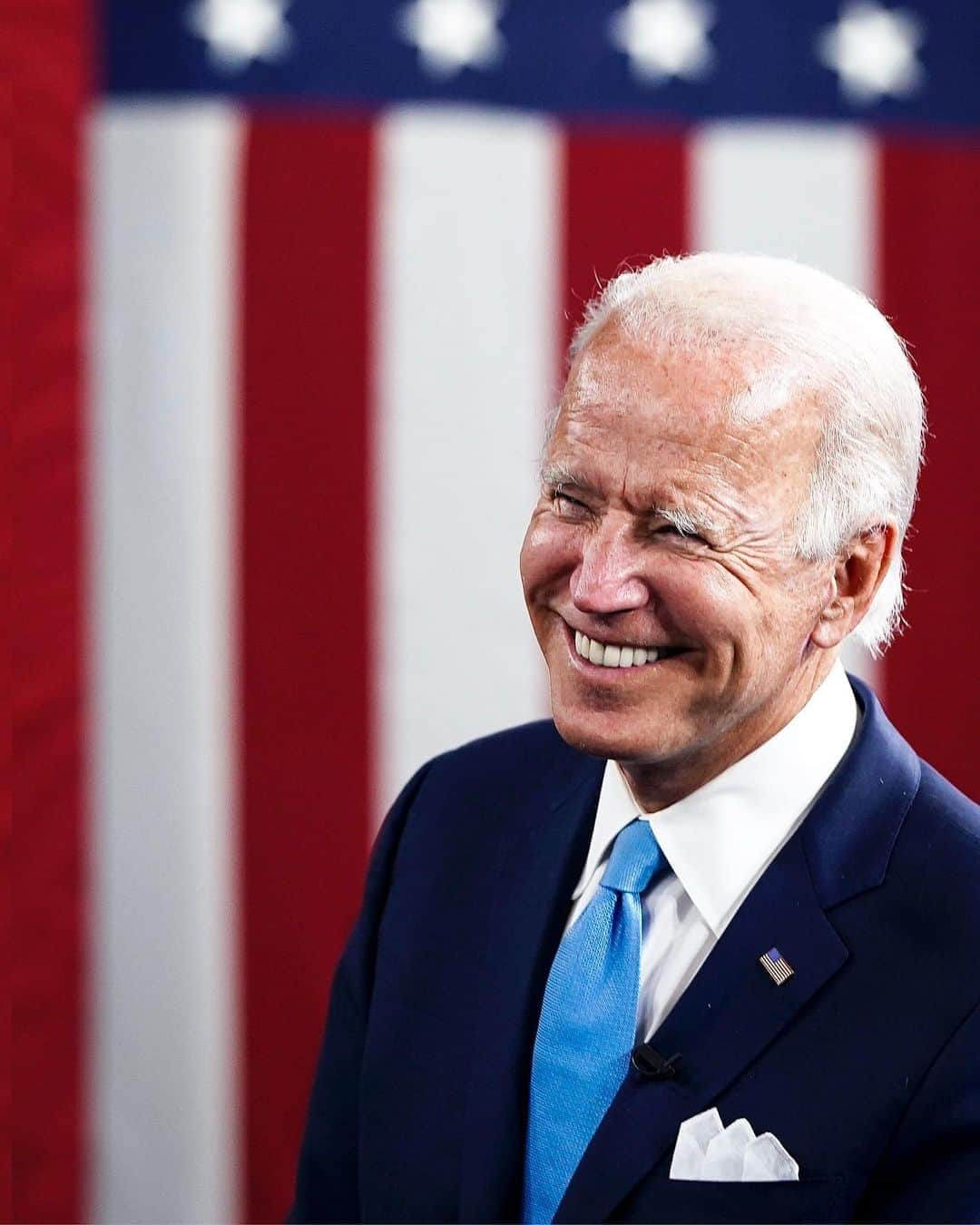 Just Jaredさんのインスタグラム写真 - (Just JaredInstagram)「Joe Biden was formally announced as the Democratic nominee for President during tonight’s broadcast of the #DNC, as a roll call was taken #JoeBiden Photos: Getty」8月19日 11時53分 - justjared