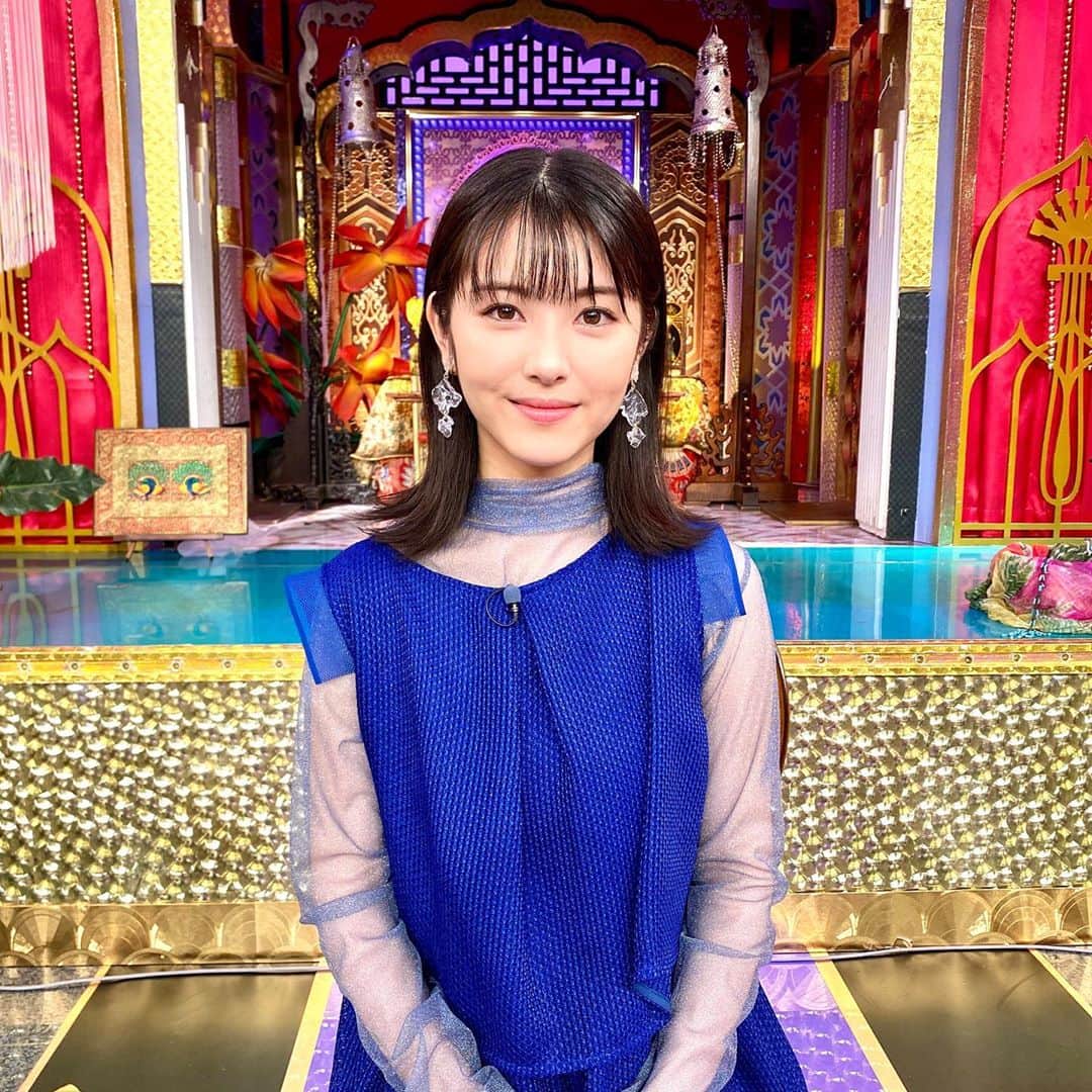 のインスタグラム：「\今夜9時放送！/  浜辺美波さん、紺野ぶるまさん、小松美羽さんが、人生を変えてくれた本や、お気に入りの本を紹介します！ そして今夜のカモンヌさんは小池徹平さんが担当！ 急遽収録の2時間前に出演が決定！ その理由とは…！？  お楽しみに♪  #浜辺美波 #紺野ぶるま #小松美羽 #小池徹平  #後藤輝基 #SHELLY #指原莉乃 #今夜くらべてみました」