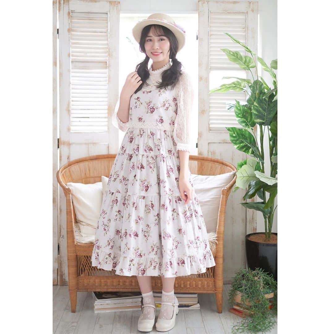 内木志のインスタグラム：「東京ロリィタさんのレンタルサイトオープンしました😊 私が着てたロリータ服もレンタルできます💕 かわいい服だらけなので興味のある方は着てみてね💗 映える事間違いなし😊 #東京ロリィタ #ロリータファッション  #ロリータ　#ロリータ服」