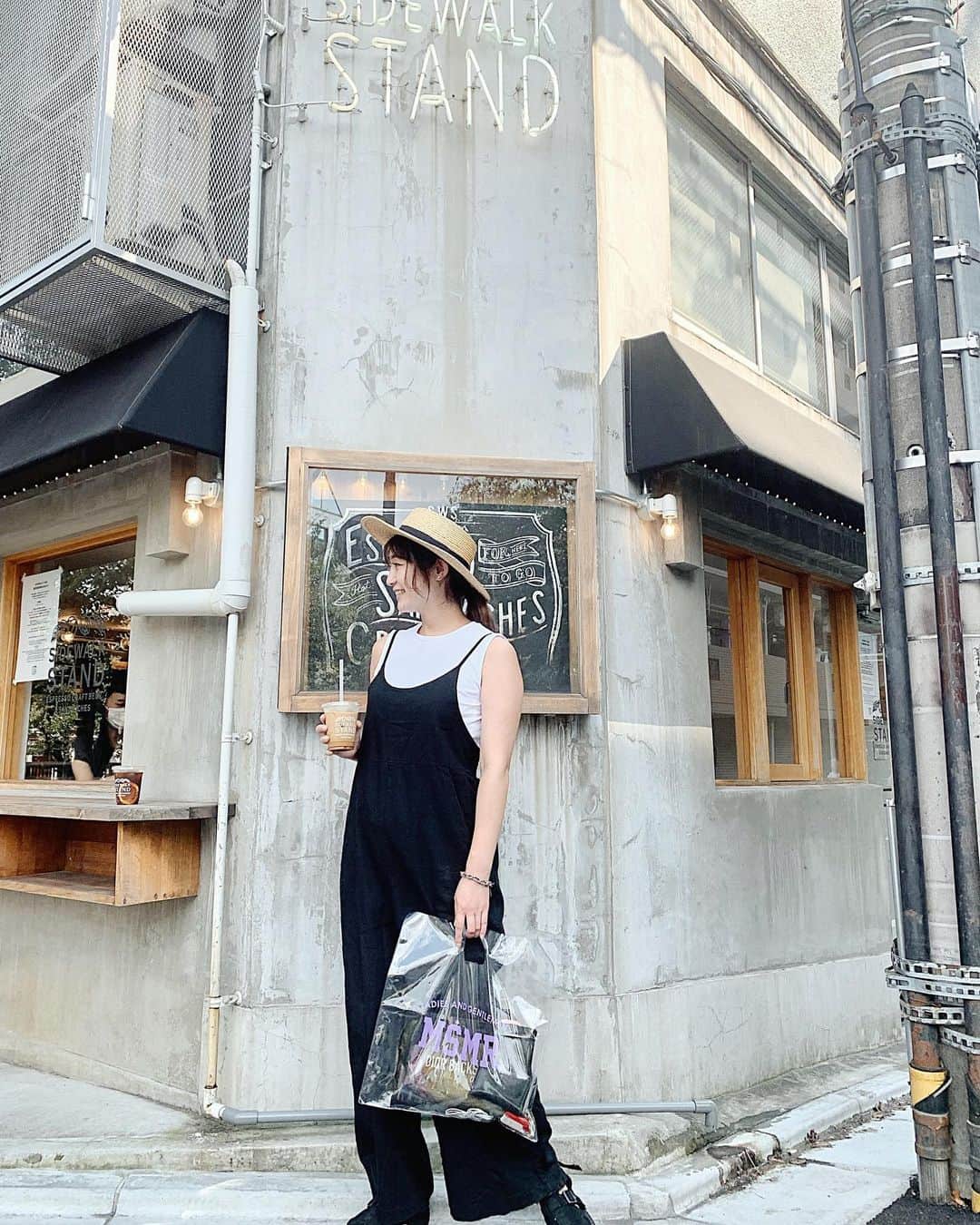 畑中奈緒美さんのインスタグラム写真 - (畑中奈緒美Instagram)「・ ☺️☕️🌴 コーヒー片手に恋愛トークよりも仕事トークの方が盛り上がった日！笑・ ・ ・ #coffee #cafe #tokyo #sidewalkstand #カフェ #コーヒー #カフェ巡り #中目黒カフェ」8月19日 12時50分 - hatanaka_naomi