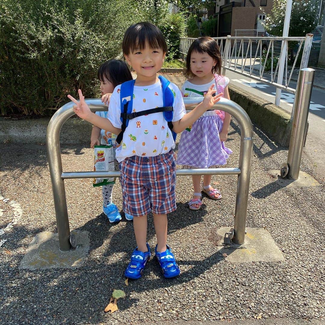 高村凛のインスタグラム：「毎日暑いね〜😂😂😂  双子の兄、れおです✨✨✨  #双子 #twins」