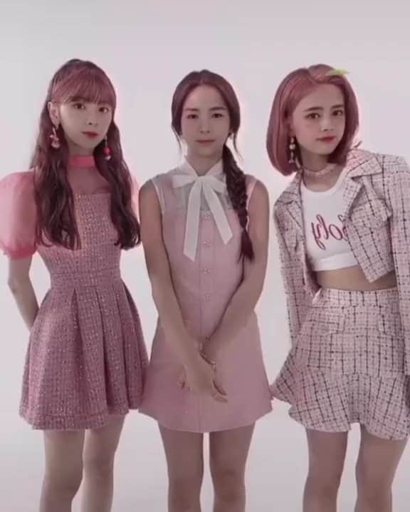マヤ（勝村摩耶）のインスタグラム：「#HairColorChange Maya with Miihi and Rima 🧡😍 - - Follow @_MayaKatsumura for more content - - #MAYA  #MAYAKATSUMURA #NiziU #NiziUMaya #JYP #MakeYouHappy」