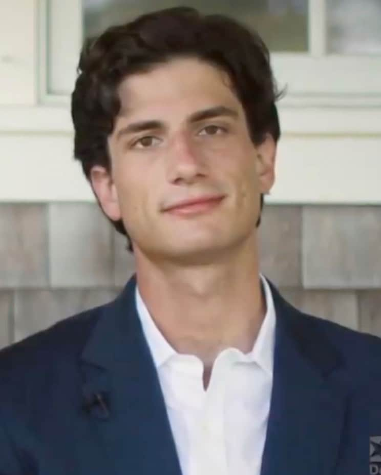 Just Jaredさんのインスタグラム写真 - (Just JaredInstagram)「JFK’s hot grandson Jack Kennedy Schlossberg had a big impression on viewers during the Democratic Convention! Tap this photo in the LINK IN BIO to get to know more about Jack.  #JackSchlossberg #DemocraticConvention #JFK Photo: Getty」8月19日 13時11分 - justjared