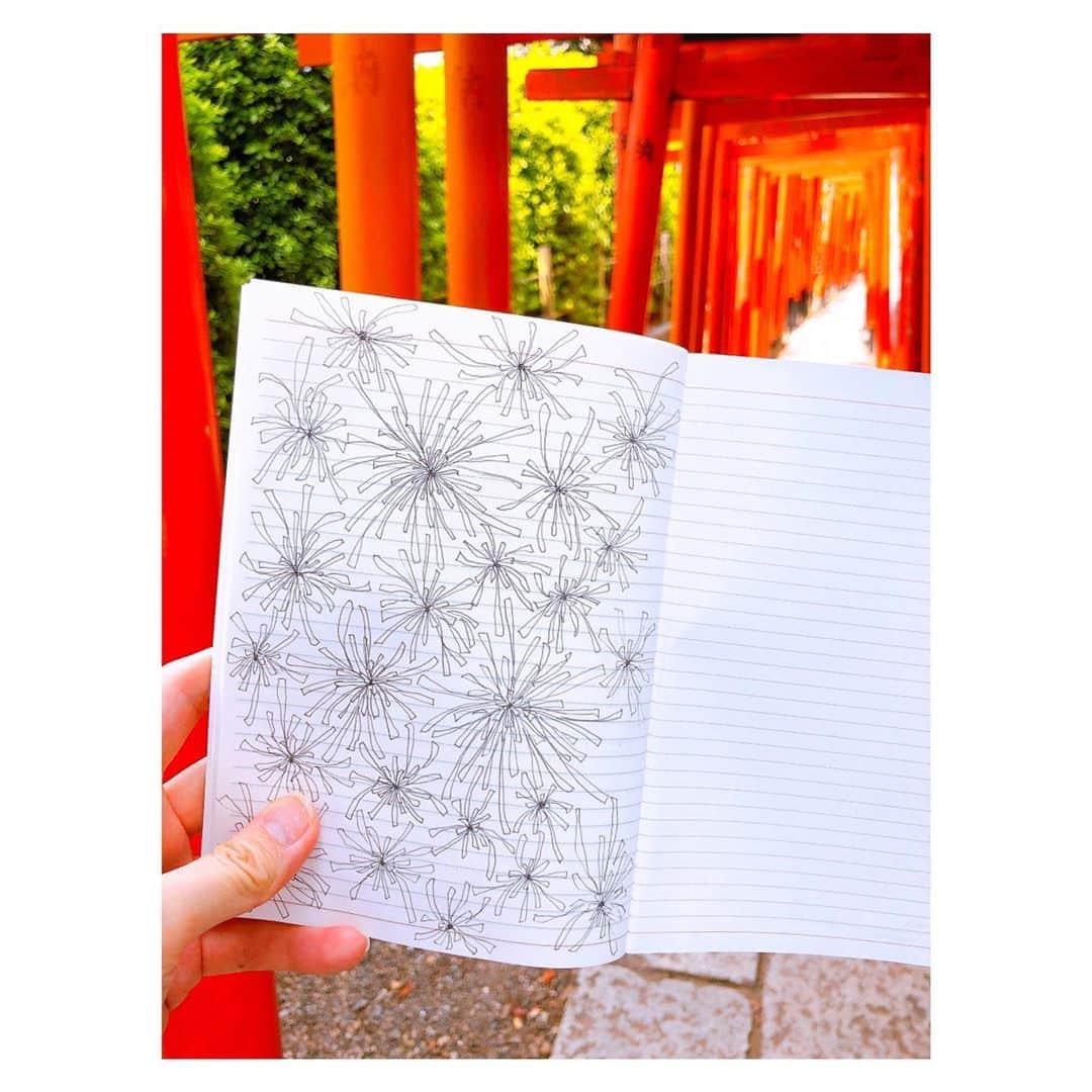 理絵さんのインスタグラム写真 - (理絵Instagram)「病院の待ち時間🧠無心になりたくてよくわからない絵を描いていたら  ボールペンの🖊インクが無くなってしまった  #待ち時間 #無心 #ノート #ボールペン #tokyo #japan」8月19日 14時23分 - ____rie____