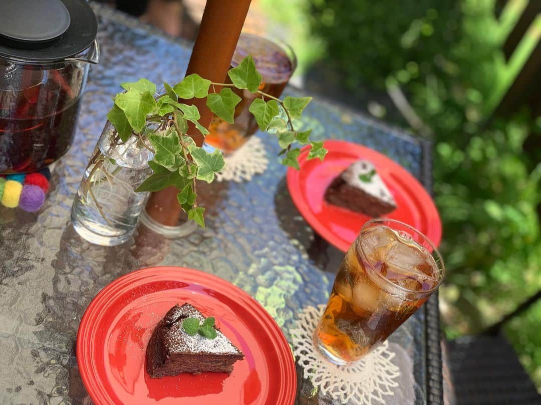 のインスタグラム：「自粛期間中の時の #おうちカフェ  実家帰ったらまたままとまったりしたいなぁ💭 #お家カフェ #チョコレートケーキ #お家時間 #自宅待機 #自粛 #自粛生活 #緊急事態宣言」