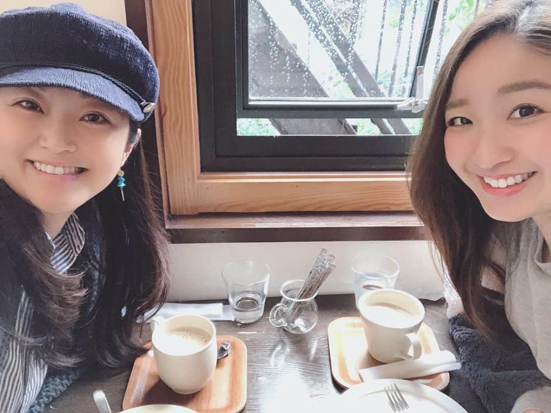 のインスタグラム：「まだ長袖着てる。 いつかのはんちゃん♡  #最近のいつかシリーズ #アルバム遡ってます #カフェ #カフェラテ #チーズケーキ」