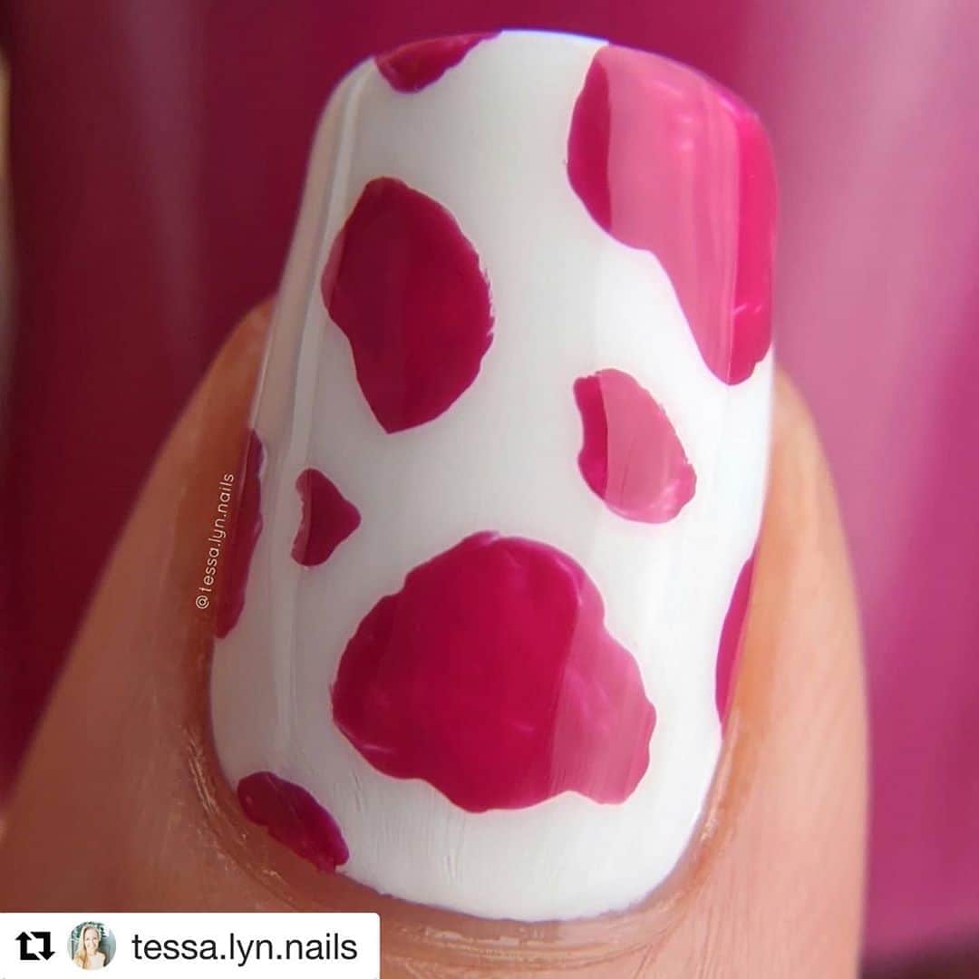 のインスタグラム：「Credit: @tessa.lyn.nails  ・・・ Cow Skittle 🐄 [Press Sample] Last but not least, here is a cute cow skittle mani featuring all four of the @jolie_vegan polishes I was sent! For grid consistency you get macros first. 🤷‍♀️😜  • Polish: @jolie_vegan Never Apologize, Blossoming, Positive Thoughts, Follow Your Heart  Available now at JolieVegan.com • • • #nailart #cownails #skittlenails #skittlemani #nailpolishswatch #newbrandalert #newpolish #polishswatch #jolievegan #jolievegannailpolish #positivelybeautiful #tessalynnails」