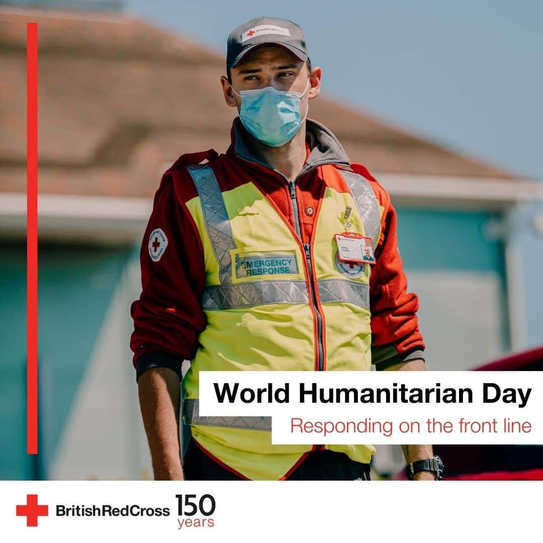 Land Roverさんのインスタグラム写真 - (Land RoverInstagram)「All over the world, behind the coronavirus pandemic is a team of humanitarian heroes working tirelessly to keep people safe. On #WorldHumanitarianDay, let’s pay tribute to the team of @britishredcross  responders here in the UK getting us through.」8月20日 1時30分 - landrover