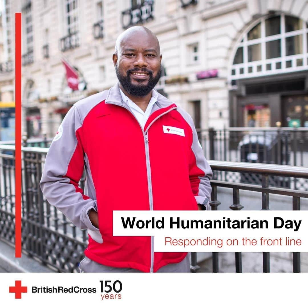 Land Roverさんのインスタグラム写真 - (Land RoverInstagram)「All over the world, behind the coronavirus pandemic is a team of humanitarian heroes working tirelessly to keep people safe. On #WorldHumanitarianDay, let’s pay tribute to the team of @britishredcross  responders here in the UK getting us through.」8月20日 1時30分 - landrover