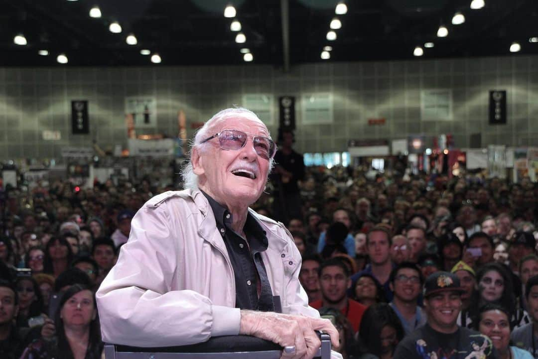 スタン・リーさんのインスタグラム写真 - (スタン・リーInstagram)「It’s no secret: Stan loved his fans – and we love seeing pictures of him with his fans! #WorldPhotoDay #StanLee」8月20日 1時35分 - therealstanlee