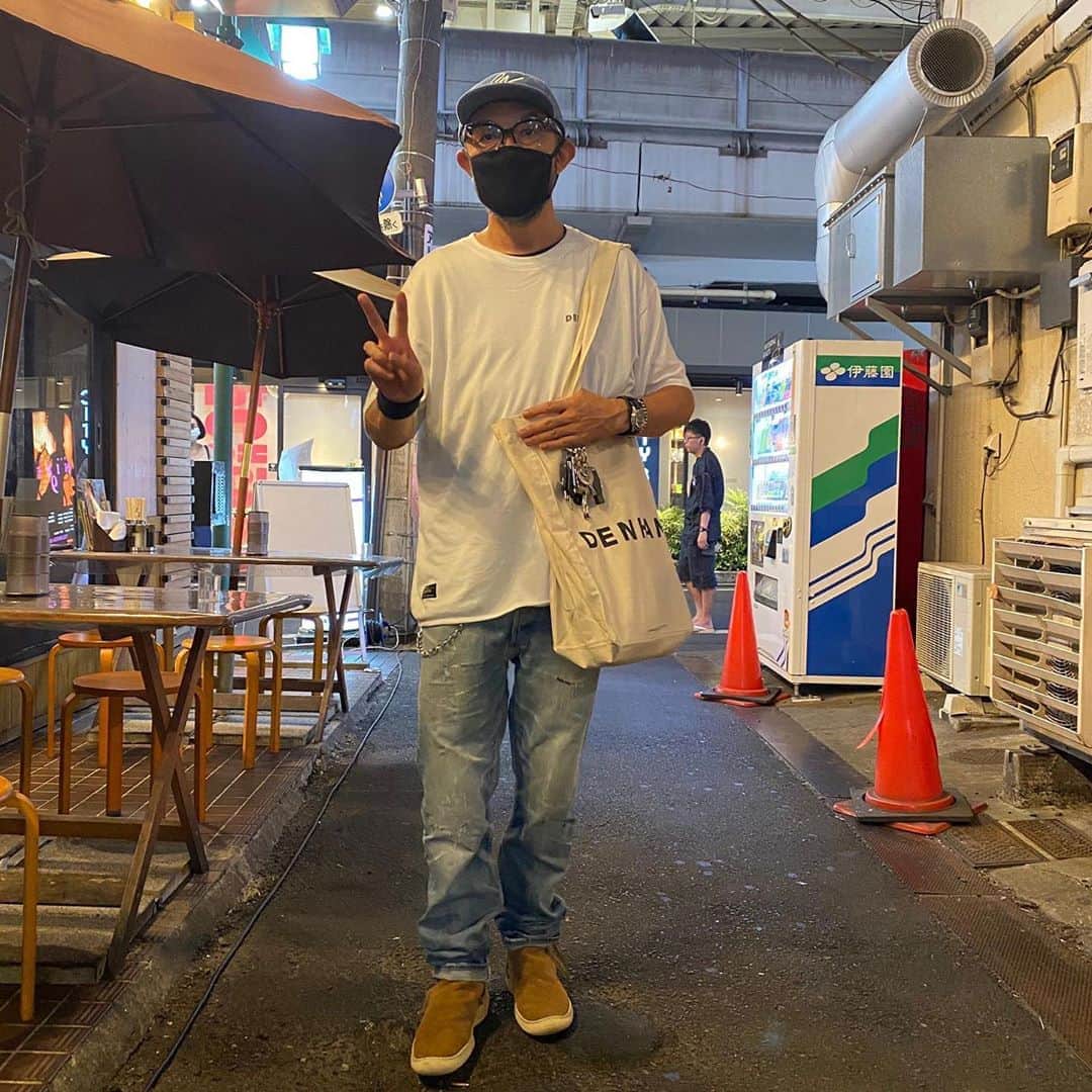 のインスタグラム：「DENHAM TOKYO STYLE @denhamthejeanmaker @denham @denhamjapan @denham_china @bisenbi88 #デンハムスタイル#東京スタイル#東京#中目黒#ナカメマン#もうすぐわかる#カッコイイ#ガンコちゃん #語り #ハイテクギア#やっぱりデニム」