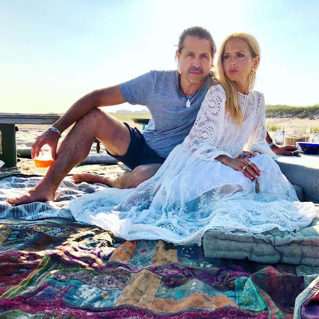 のインスタグラム：「Two years ago in our favorite place that I miss beyond words . Even more I’m missing magical summer #beach nights with friends and #family 😭❤️ XoRZ」