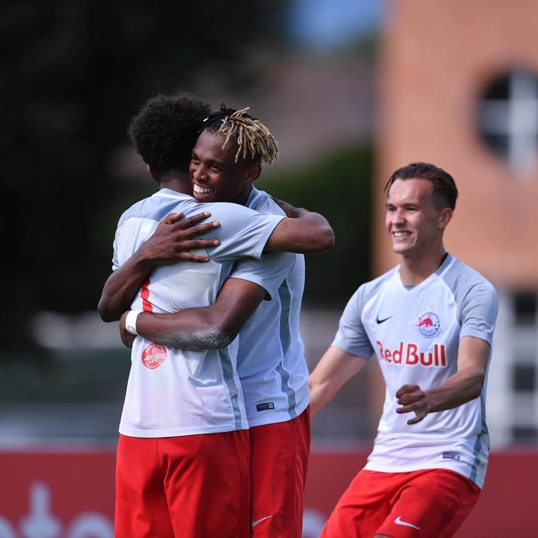 UEFA.comさんのインスタグラム写真 - (UEFA.comInstagram)「⚽️⚽️⚽️⚽️ Goals galore in Nyon! A 4-3 victory takes Salzburg through to the semis. #UYL」8月20日 0時03分 - uefacom