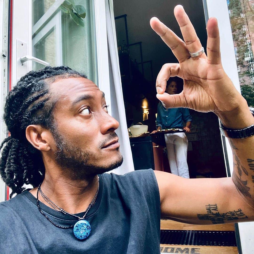 サネリー・ジェームズのインスタグラム：「Food for thought when the thought is food ;)」