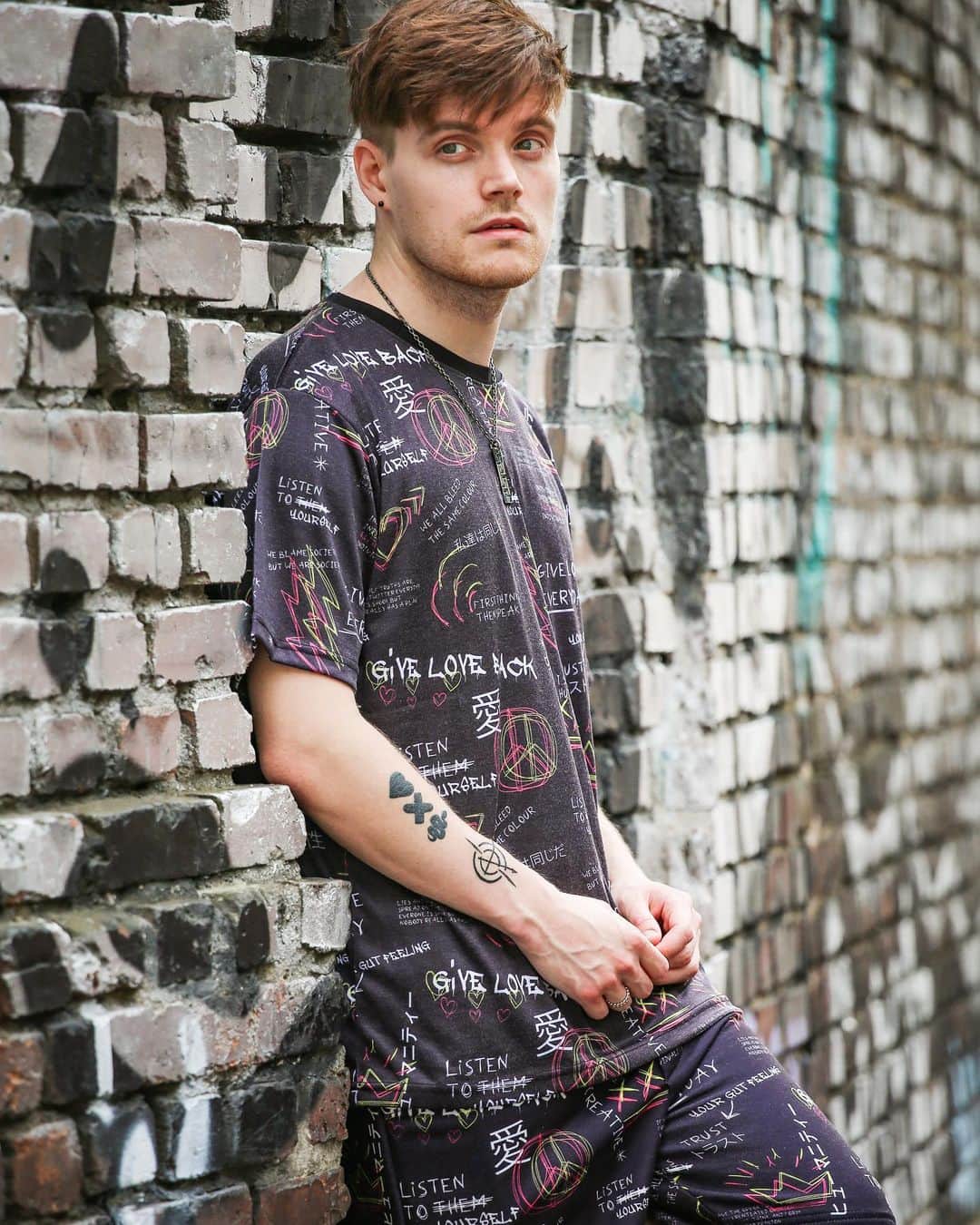 iBlaliのインスタグラム：「Es hat sich alles ein wenig verspätet, jetzt sind die neuen iB-Klamotten endlich da! Viel Spaß ☺️ www.iblalishop.de (sicherheitshalber mal #werbung)」