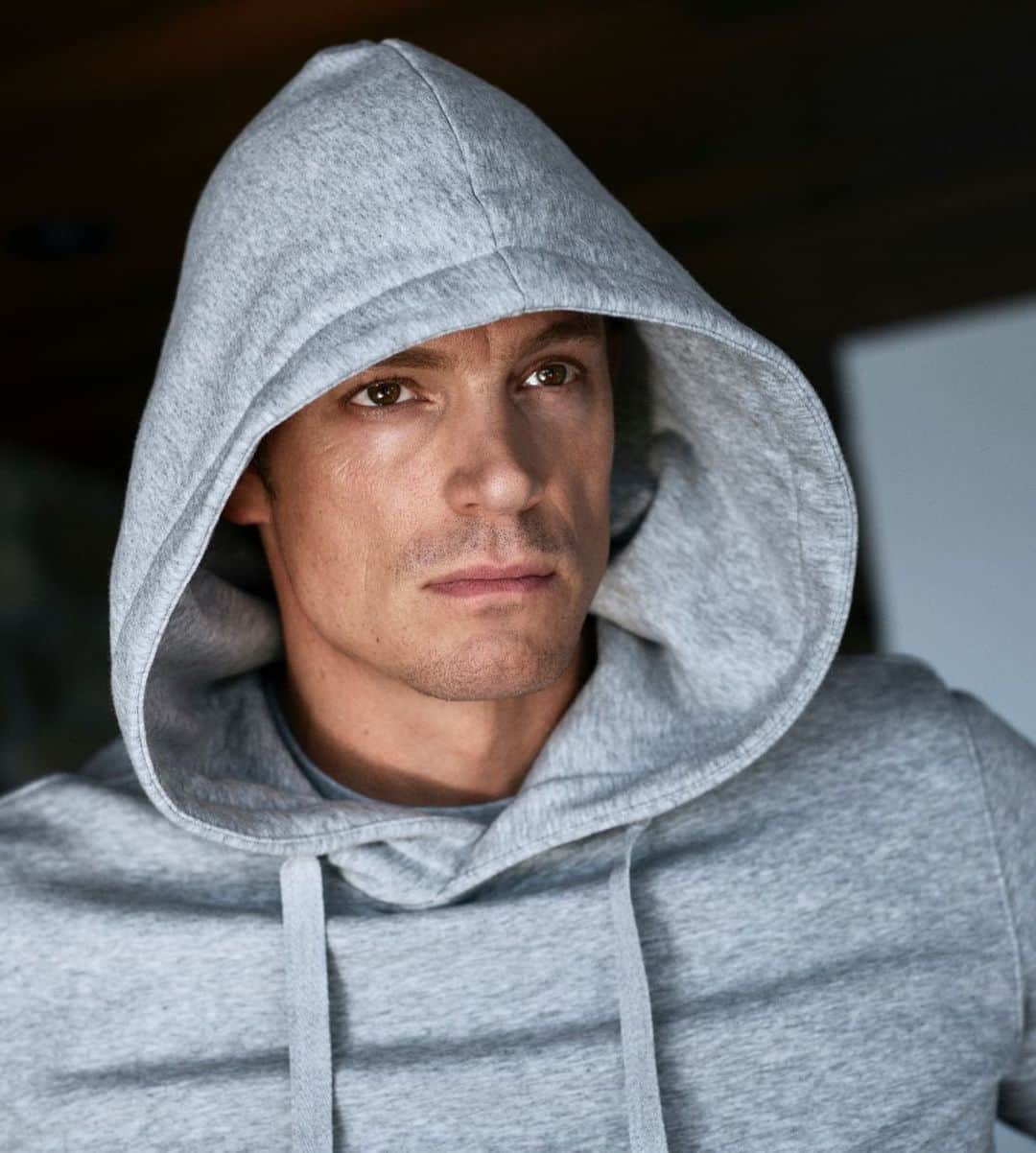 ヨエル・キナマンのインスタグラム：「Wearing the hoodie from the centre collection by @bjornborg 🇸🇪」