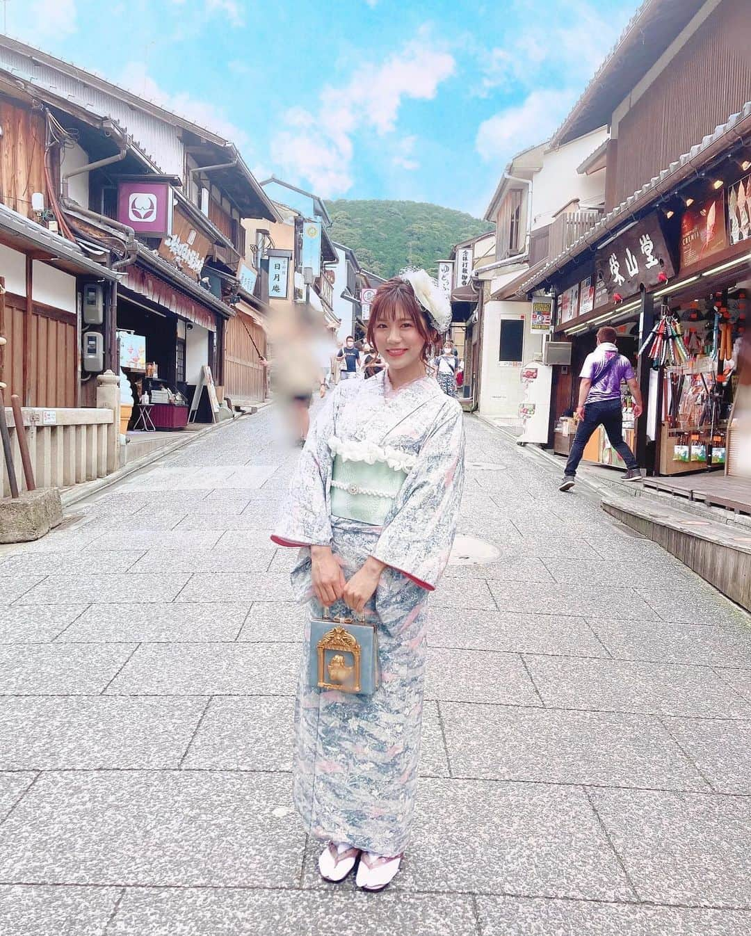 海江田麻貴さんのインスタグラム写真 - (海江田麻貴Instagram)「ㅤㅤㅤ  ㅤㅤㅤ 明日はずっと楽しみにしていた撮影🎥💗 ここ数日夏バテ気味で、溢れる頑張りたい気持ちに 身体が全然ついてきてくれませんこまっています😂 体に力が入らなくてびっくりしたどうしたカイエダ、、🥵  ㅤㅤㅤ 体調管理もタレントの実力のうち✊ ハードなのはとっても有り難いこと😢 質の良い睡眠とれるように時間の使い方 もっと工夫しよ！😴🌱  ㅤㅤㅤ 明日も元気いっぱいで頑張ります！！😊✊✨ 皆さんも熱中症気をつけてね😢栄養いっぱい摂ってね🥺 おやすみなさい〜🦋❤︎  ㅤㅤㅤ  ㅤㅤㅤ  ㅤㅤㅤ  #スヌーピー #snoopychocolate #スヌーピーチョコレート#清水坂 #snoopy #スヌーピー好き #village_kyoto #浴衣 #👘 #京都浴衣 #着物女子 #着物コーディネート #レトロ着物 #retoro #kimono #kimonostyle #kimonofashion #京都旅行 #japan #japanesegirl #japanesefashion #きょうと #京都観光 #きもの女子 #きものコーデ #きもの #清水寺 #アンティーク着物 #japaneseculture #京都食べ歩き」8月20日 0時24分 - _makiii0924_