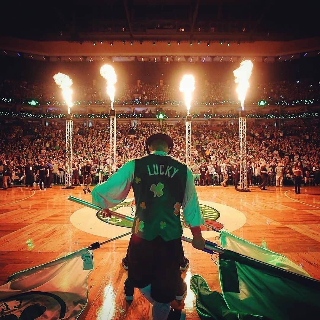 ボストン・セルティックスさんのインスタグラム写真 - (ボストン・セルティックスInstagram)「From @tdgarden to our virtual seats, Celtics Nation 𝙗𝙡𝙚𝙚𝙙𝙨 𝙜𝙧𝙚𝙚𝙣 ☘️ ⁣」8月20日 0時36分 - celtics