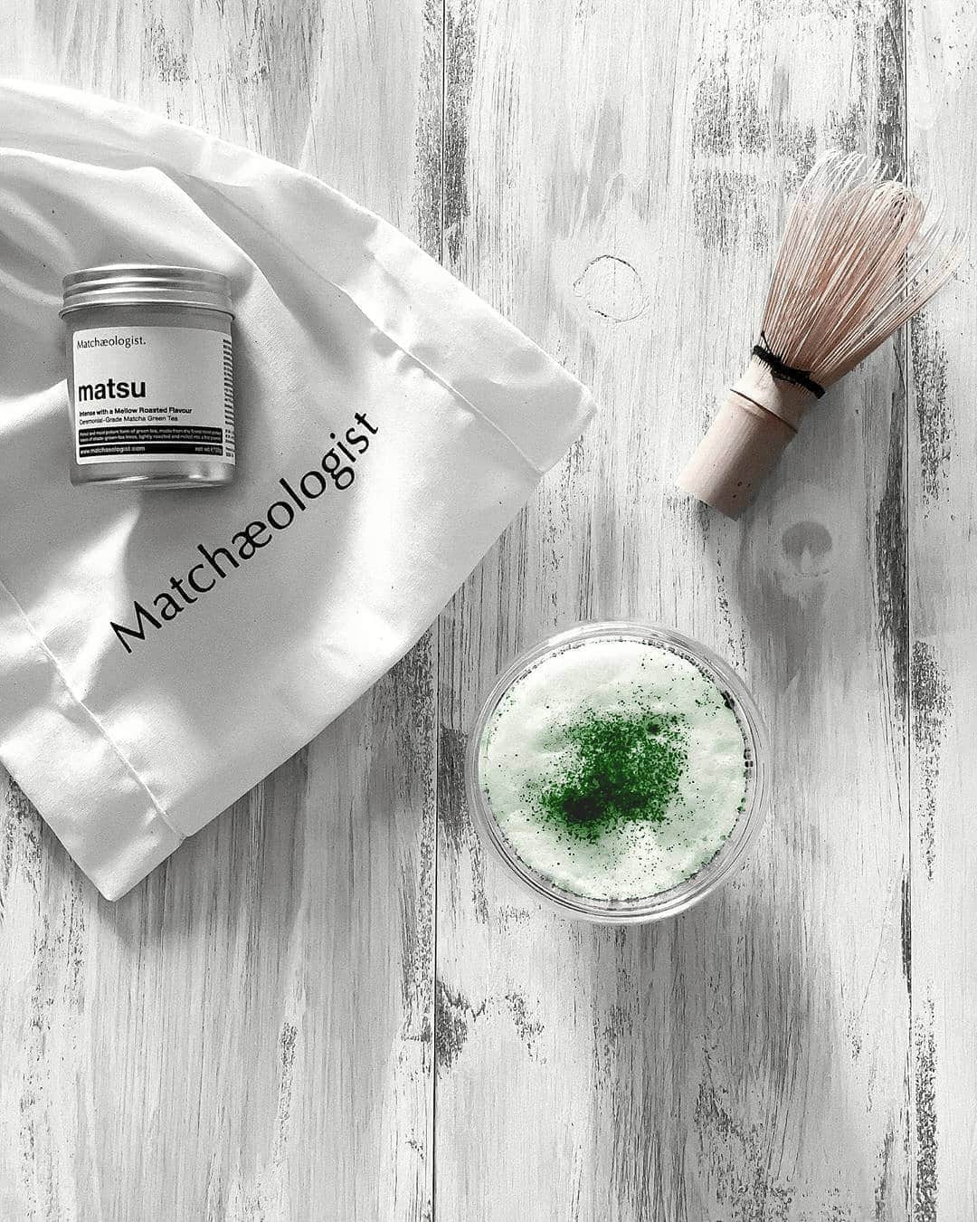 Matchæologist®さんのインスタグラム写真 - (Matchæologist®Instagram)「🙋 TAG your friends who would love this serene shot of @mlle.e.l.l.y  @matchaeologist_jp’s beautiful #MatchaRitual featuring our Matsu™ Ceremonial Matcha, Cloud Glass Chawan, and Traditional Bamboo Chasen Whisk. 🙏🍵 . 🙌 Our Matsu™ Matcha grade is one of the most popular matcha grades in our range. It’s artisan-roasted to produce a rich, creamy body and a smooth mouthfeel not unlike a perfectly brewed espresso. ☕️ . If you’re looking for a matcha grade ideal for preparing matcha tea in a traditional way (brewed in 70ºC filtered water 🌡) — our Matsu™ Ceremonial grade is highly recommended! It is also perfect for cold-brew matcha, matcha over ice, as well as a matcha latte! . 👉Click the link in our bio @Matchaeologist . Matchæologist® #Matchaeologist Matchaeologist.com」8月20日 0時29分 - matchaeologist