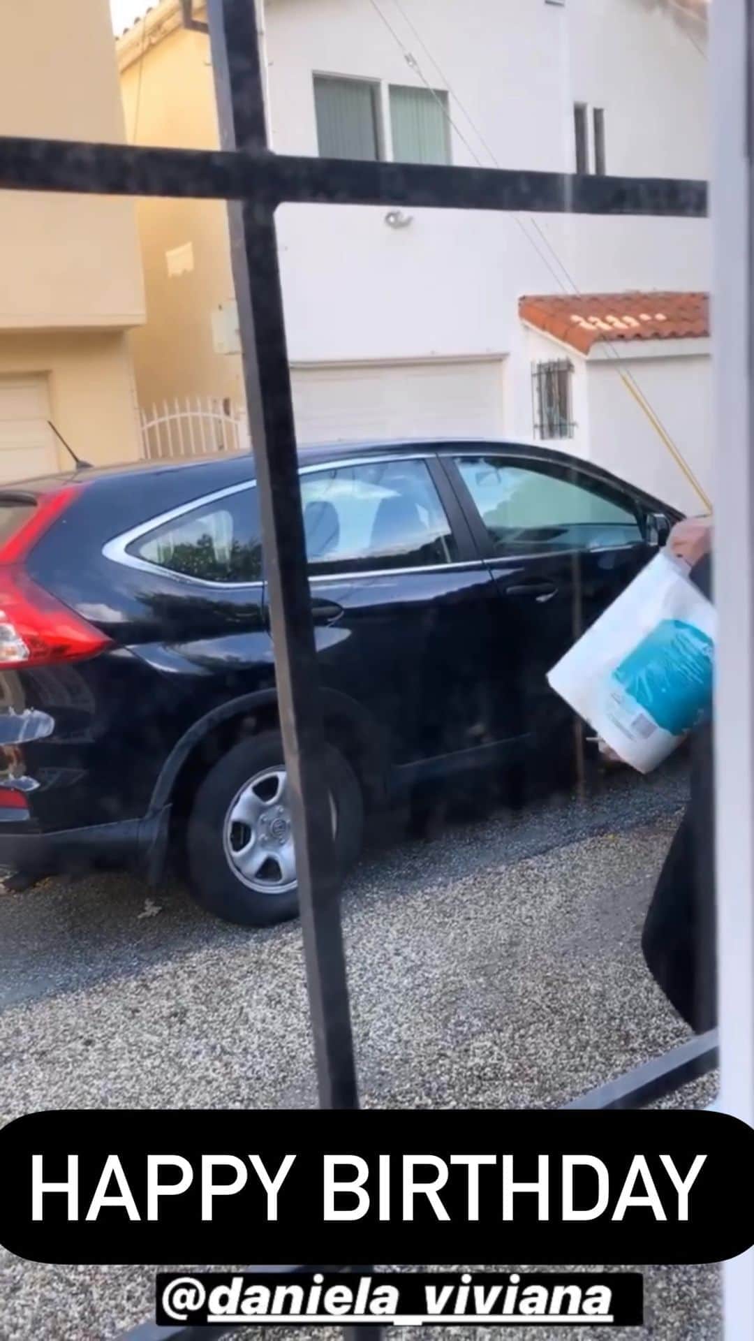 ブラッド・ゴレスキーのインスタグラム：「Happy 30th Birthday @daniela_viviana! I love you so much I was willing to give you our last pack of toilet paper when all the stores were out of it! I’m sorry I stole your 20’s from you! Here’s to your 30’s being amazing! 🎂❤️😷」