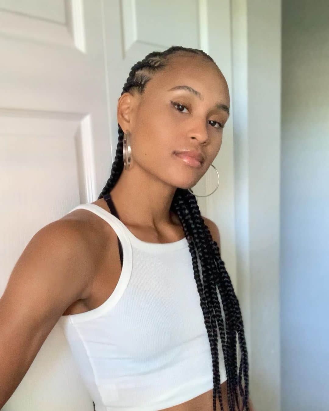 ペイジ・マクファーソンのインスタグラム：「🤚🏾forehead never looked so good!⁣ ⁣ ⁣ Be confident in courage that God has placed inside your heart. These past few months have helped me be stronger, happier, & more independent. It’s a choice to step forward into the unknown...trust me, you won’t regret it!! #braidstyles @getbraidednow #trustinthelord #braidgang」