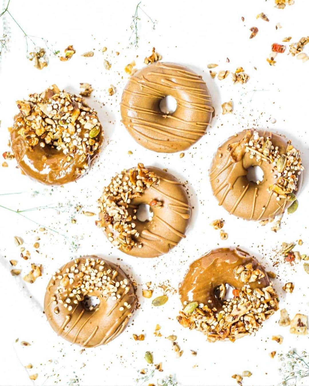 Vitamix Global Headquarters Real foodさんのインスタグラム写真 - (Vitamix Global Headquarters Real foodInstagram)「A feel-good recipe for your Wednesday 🍩 • 📸 + recipe by: @sammybeasley1 • Makes 6-8 donuts 🍩⠀ INGREDIENTS:⠀ ▪︎ Just under 1 cup dates (soaked for 15 minutes in hot water)⠀ ▪︎ 1 cup desiccated coconut⠀ ▪︎ 3/4 cup almond meal⠀ ▪︎ Pinch of cinnamon and salt⠀ ▪︎ 1/4 cup macr0mike salted vanilla protein⠀ ▪︎ 1/2 tsp vanilla⠀ ▪︎ 1 tsp maca powder (optional)⠀ ▪︎ 1/4 cup peanut butter⠀ ▪︎ 1-2 TBS almond milk ( if required)⠀ ⠀ METHOD:⠀ 1. Pulse all the ingredients in a food processor or Vitamix until a soft dough forms. If the mixture appears crumbly, add a TBS of almond milk.⠀ ⠀ 2. Transfer the dough into your silicone donut molds and place in the freezer to set for 1-2 hours. I like to roll the dough into tubes with my hands so I can push it around the molds. ⠀ ⠀ 3. Once they are set, coat in melted salted caramel chocolate and transfer to a lined baking tray. Immediately top with golden granola. Set in the fridge for 20 minutes and enjoy! 🍩⠀ ⠀ *** Note: The donuts are quite sweet so do not use any additional sweetener, you can use fewer dates if you are not a big sweet tooth. • #repost #sammybeasley1 #vitamix #feelgood #wednesday #positivity #recipe #donuts #doughnuts #myvitamix #bakedgoods」8月20日 0時48分 - vitamix