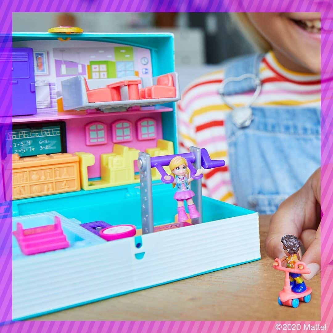 Mattelさんのインスタグラム写真 - (MattelInstagram)「From home or the road, tiny ones can play school with Polly! 🎒 Shop the #PollyPocket Mini-Middle School Compact now.」8月20日 0時58分 - mattel