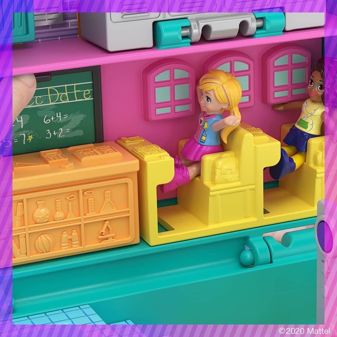Mattelさんのインスタグラム写真 - (MattelInstagram)「From home or the road, tiny ones can play school with Polly! 🎒 Shop the #PollyPocket Mini-Middle School Compact now.」8月20日 0時58分 - mattel