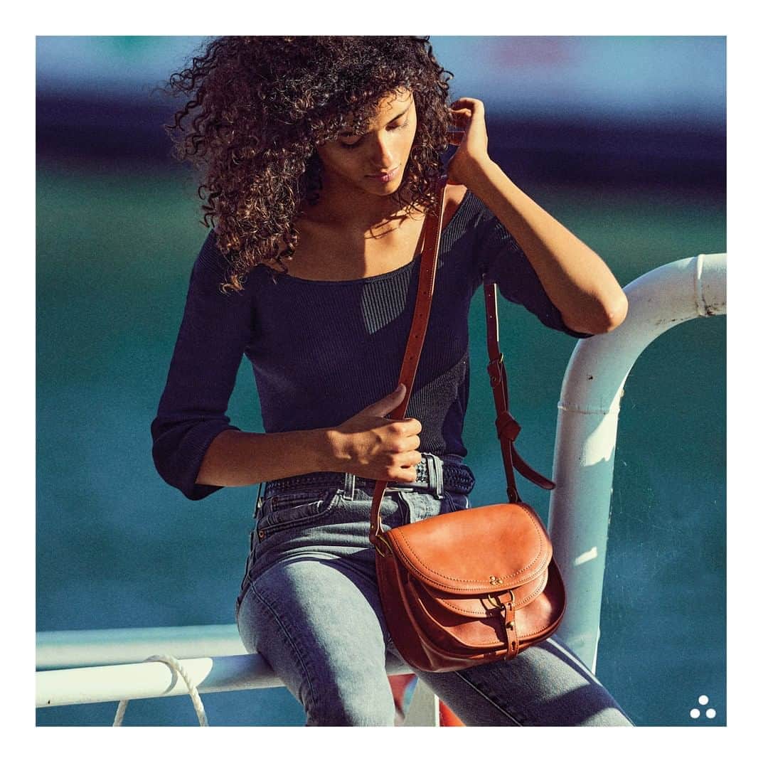 のインスタグラム：「Easy and breezy, Felix is the satchel for every day. . . Art Direction & Photo @germainchauveau Style @claire_dhelens Model @melodievaxelaire #jeromedreyfuss #felix #jeromedreyfussfelix #rootsdeluxe #aw20」