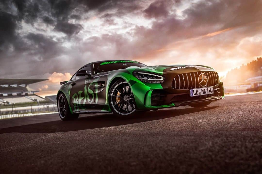 Mercedes AMGさんのインスタグラム写真 - (Mercedes AMGInstagram)「[Kraftstoffverbrauch kombiniert: 12,4 l/100km  C02-Emissionen kombiniert: 284 g/km  amg4.me/efficiency-statement]  The Mercedes-AMG GT R is back on track on the @nuerburgring Nordschleife. Check out the new livery design of our Beast of the Green Hell and book your co-pilot drive now!  📷 @agru.photo   #amg #drivingperformance #passion #MercedesAMG #Power #BeastofTheGreenHell #Nürburgring #AMGTGTR」8月20日 1時00分 - mercedesamg