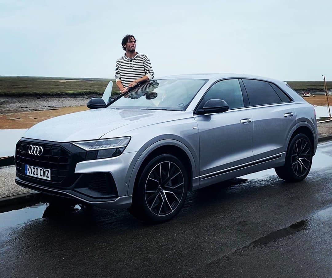 サム・クラフリンのインスタグラム：「Oh I do like to be beside the seaside.  @audiuk  @tonyameli  #audiQ8 #ad」