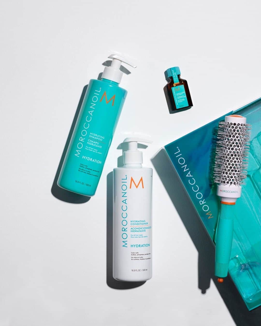 Moroccanoilさんのインスタグラム写真 - (MoroccanoilInstagram)「Calling all Hydrating Shampoo and Conditioner fans! We might be sold out of half-liter sizes, but you can still snag them during the #nsale as part of the @nordstrom exclusive Hydration Deluxe set. It also includes a Ceramic Round Brush and trial-sized Moroccanoil Treatment for simplified styling, shiny strands, and reduced frizz.💙 (Did we mention that it’s $85, but a $127 value? 🏃, don’t 🚶‍!)」8月20日 1時15分 - moroccanoil