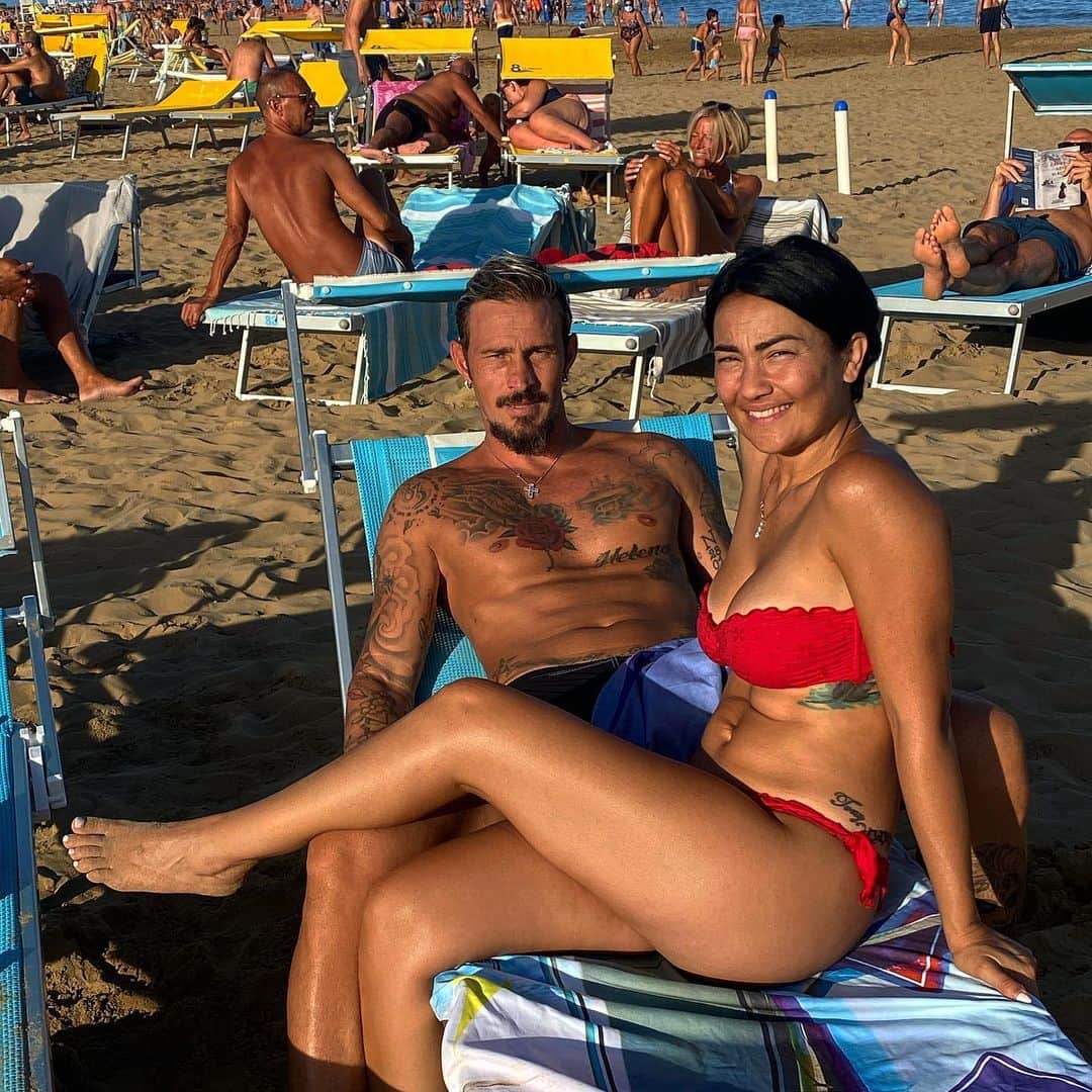 アントニオ・フローロ・フローレスのインスタグラム：「“Chi ti sa spogliare davvero, comincia dalle tue paure.” “Solo chi ti ama sa come spogliarti. E inizia sempre dalle tue paure” @micky_dm_84」