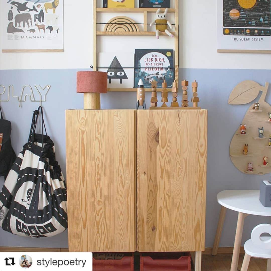 IKEA Austriaさんのインスタグラム写真 - (IKEA AustriaInstagram)「Hier hat alles seinen Platz! ☝ Unser praktischer IVAR Schrank schafft Ordnung in der verspielten Ecke von @stylepoetry. #IKEAat #Regram  // IVAR Schrank, ohne Beine € 59,-  #IKEA #IVAR #Kinderzimmer #kidsroom #lebenmitkindern #lifewithkids #holz #natürlich #playful #verspieltverspult」8月19日 16時35分 - ikeaaustria