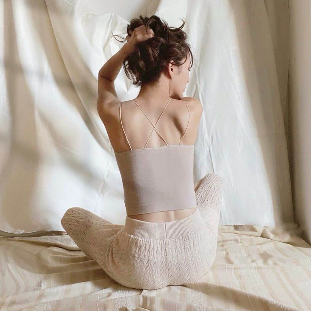 のインスタグラム：「焼けました…👨🏿‍🦲  バックがかわいいブラキャミ𓂃 @territoire_official  #テリトワール #TERRITOIRE #ブラキャミ #バッククロスブラキャミ」