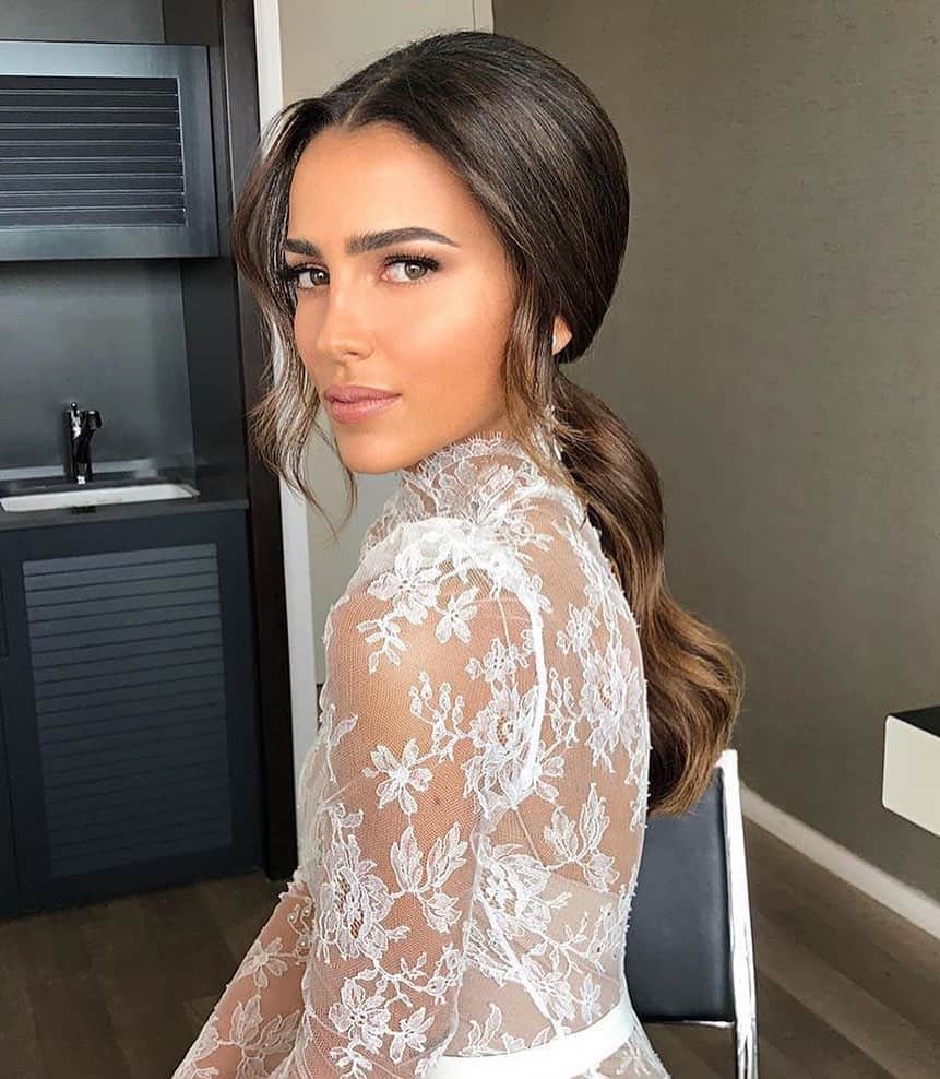 I N S T A B R A I Dのインスタグラム：「By the talented @adirjacob (who also did my hair for my wedding🤩) tag someone who would rock this hairstyle!」