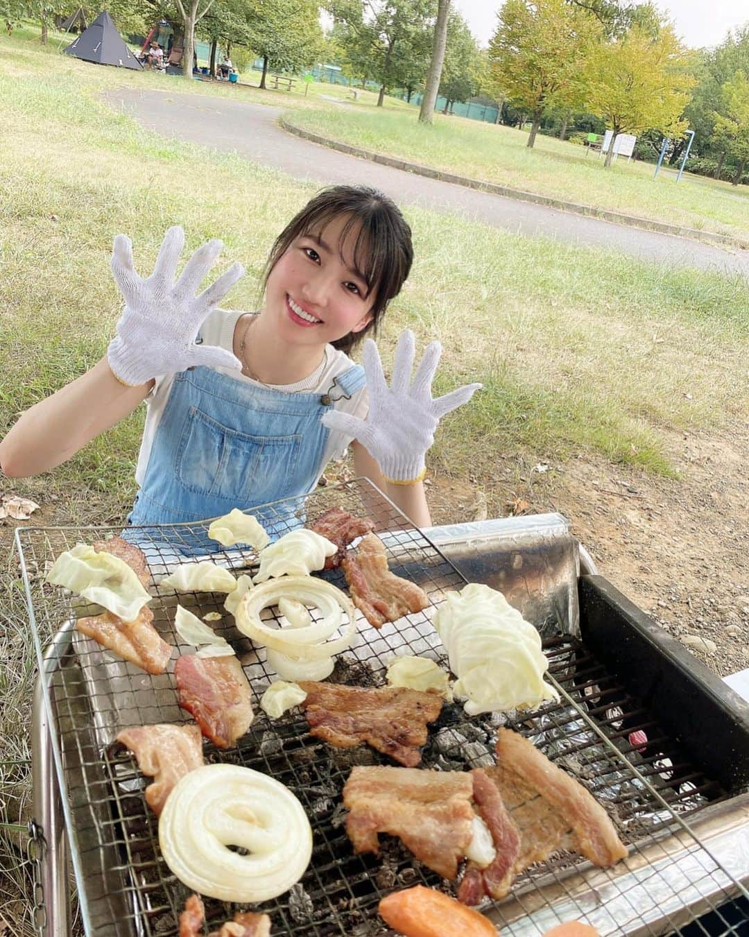 佐藤あかりさんのインスタグラム写真 - (佐藤あかりInstagram)「. 撮影でバーベキュー🍗🥩🍖 . 周りの方々には感謝でいっぱい🕊🍀 暑かったけど楽しかったな〜😌❣️ . . #bbq #summer #girl #smile #肉　#笑顔　#女の子」8月19日 16時51分 - akari.happyy