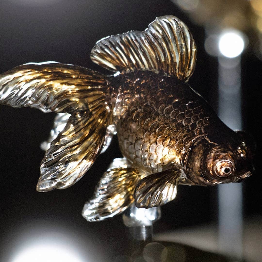 Lexus UKさんのインスタグラム写真 - (Lexus UKInstagram)「What do you think these beautiful fish sculptures are made from?  Visit our Instagram feed at 1pm to find out the answer.  #Lexus #Craftsmanship #Japanese #Japanese #JapaneseArt #Sculptures」8月19日 17時02分 - lexusuk