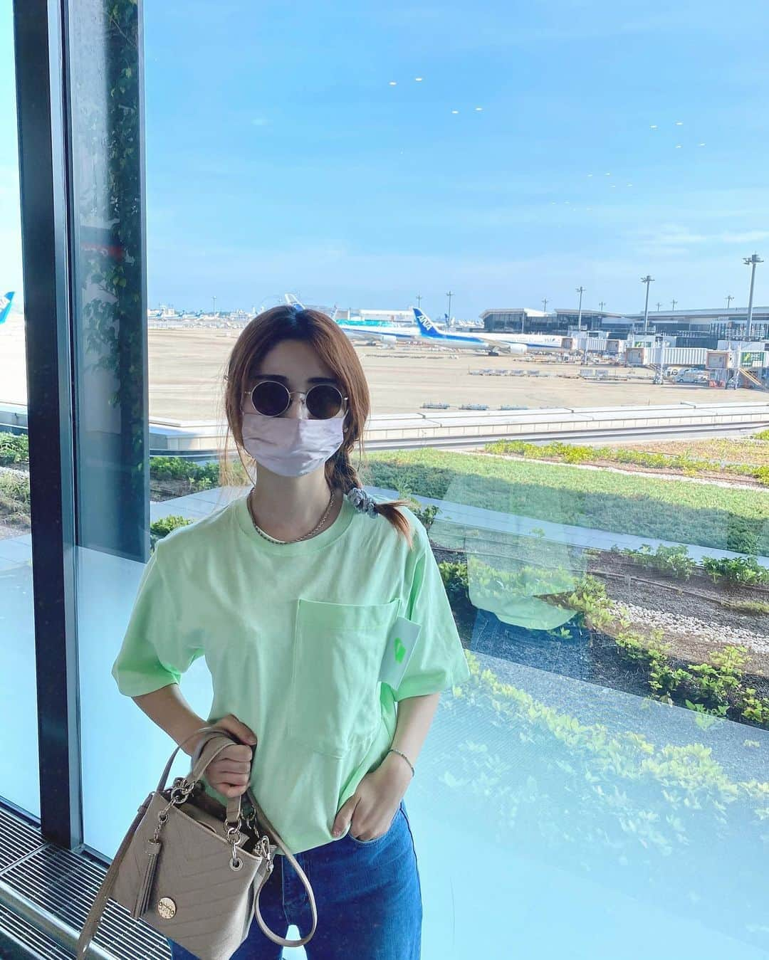 一木美里さんのインスタグラム写真 - (一木美里Instagram)「new-normal look😷✈️✨﻿ お見送りで数ヶ月ぶりの空港。いつもと違う景色😷﻿ mask #slipsilk  tshirts #nike﻿ bag #METROCITY﻿ ﻿ #fashion#instagood #coordinate #ootd #outfit #fashion #METROCITYmilano#instafashion  #코디네이트 #패션 #マスク#newnormal」8月19日 17時03分 - misato_ichiki