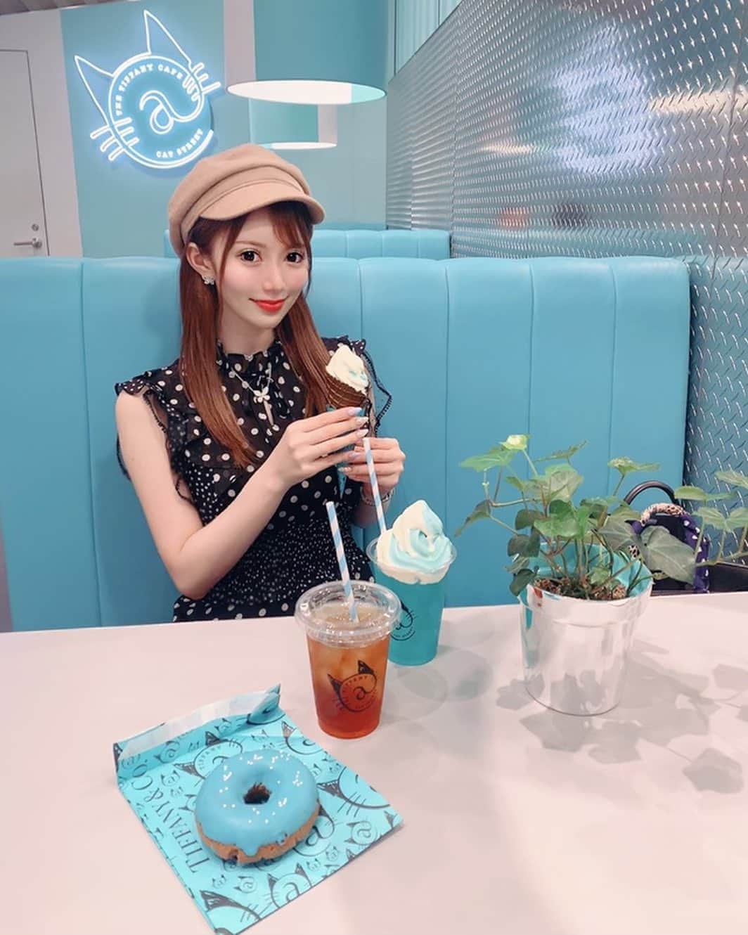 さとみさんのインスタグラム写真 - (さとみInstagram)「. .  ティファニーカフェ🍩❤️❤️ 内装かわいかった🥰 . . #tiffany#tiffanycafe #カフェ巡り #ドーナツ🍩」8月19日 17時08分 - satomi9342